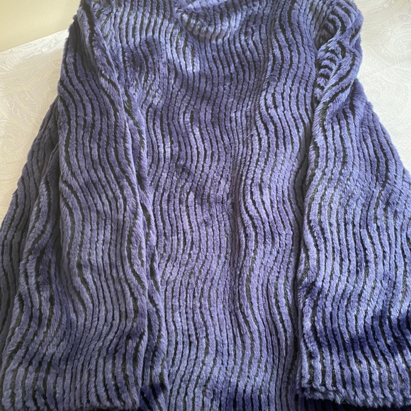 Alice & Olivia Faux Fur Jacket -size M - Picture 4 of 5